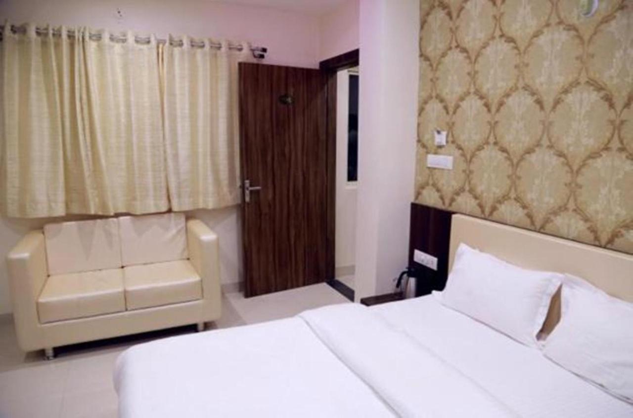 Hotel Kamad Giri,Удджайн Экстерьер фото